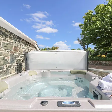 Scrumpy Holiday home Helston