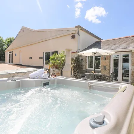 Scrumpy Holiday home Helston