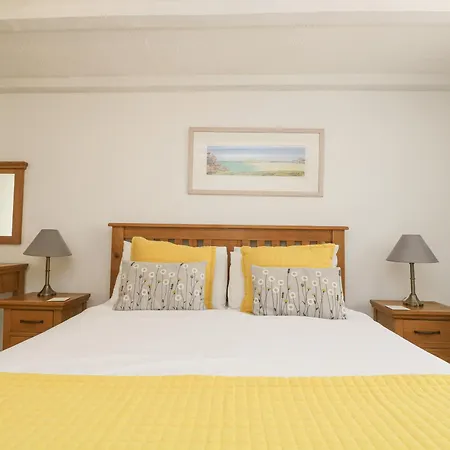 Scrumpy Holiday home Helston