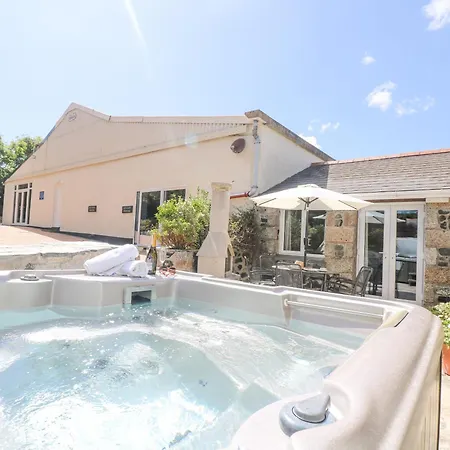Scrumpy Holiday home Helston